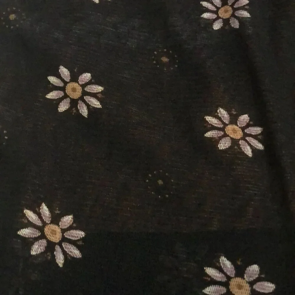 Super cute scarf lilac black daisy